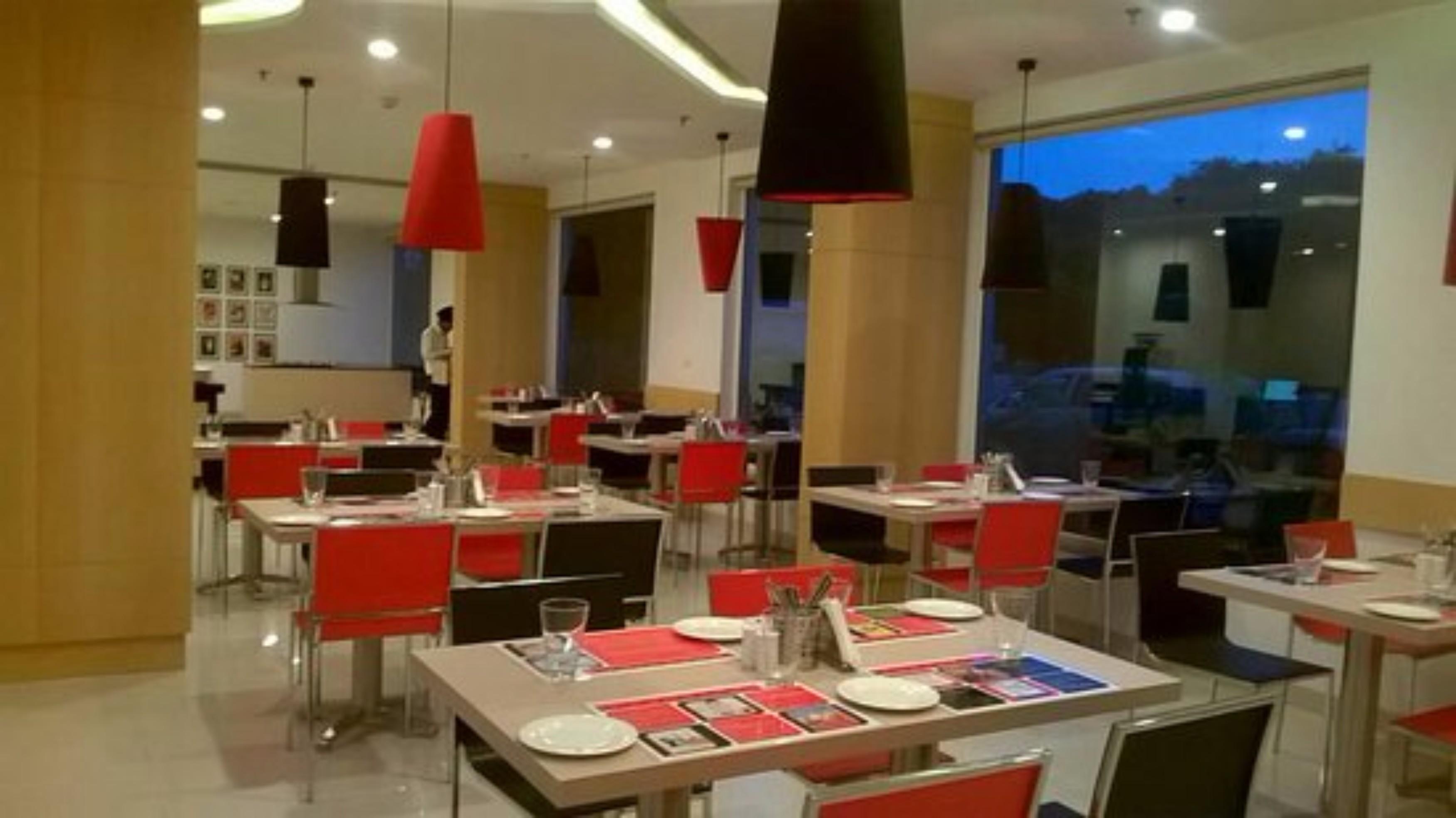 Red Fox Hotel, Chandigarh Exterior photo