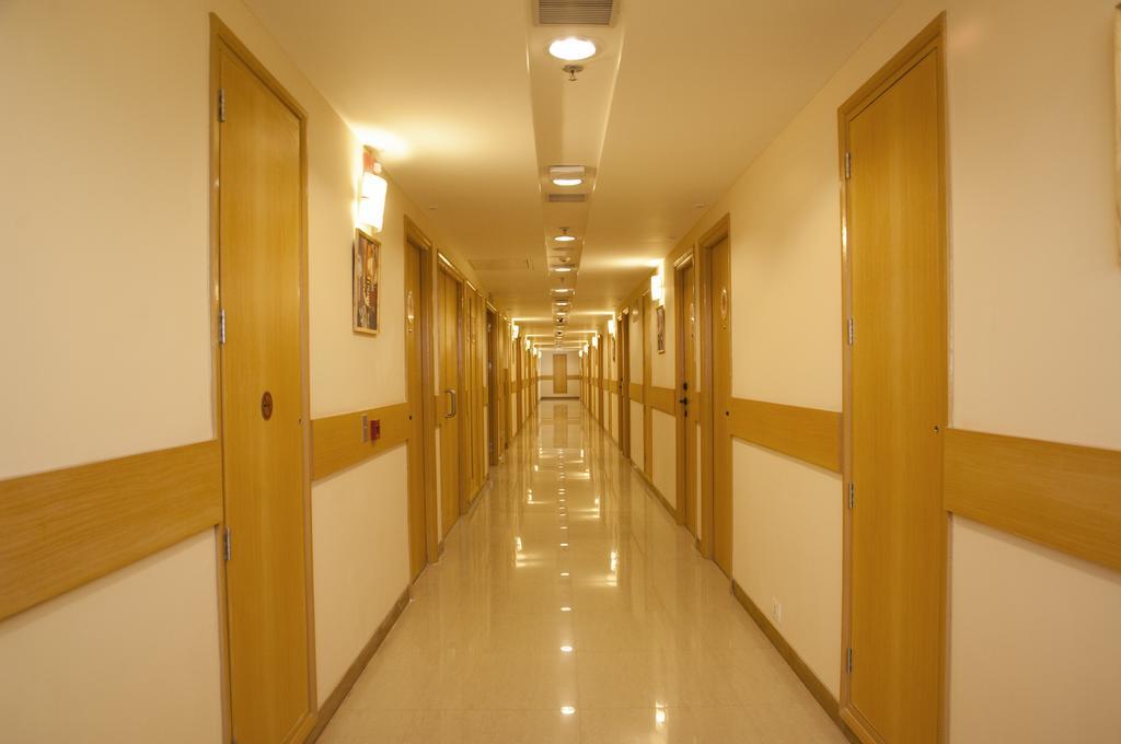 Red Fox Hotel, Chandigarh Exterior photo