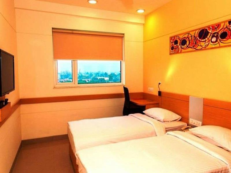 Red Fox Hotel, Chandigarh Exterior photo