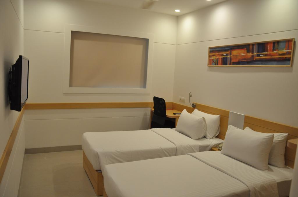 Red Fox Hotel, Chandigarh Exterior photo
