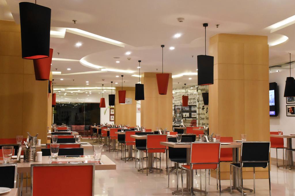 Red Fox Hotel, Chandigarh Exterior photo