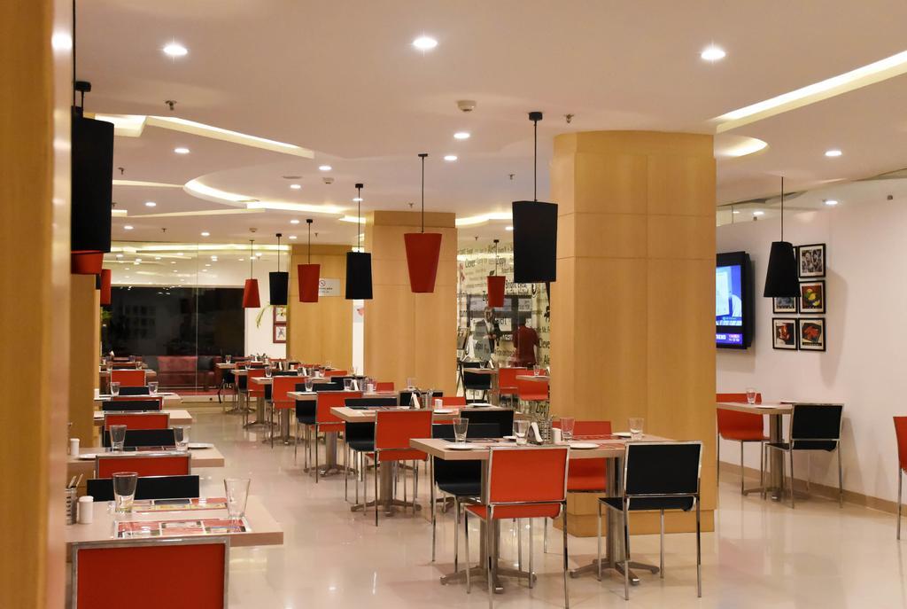 Red Fox Hotel, Chandigarh Exterior photo