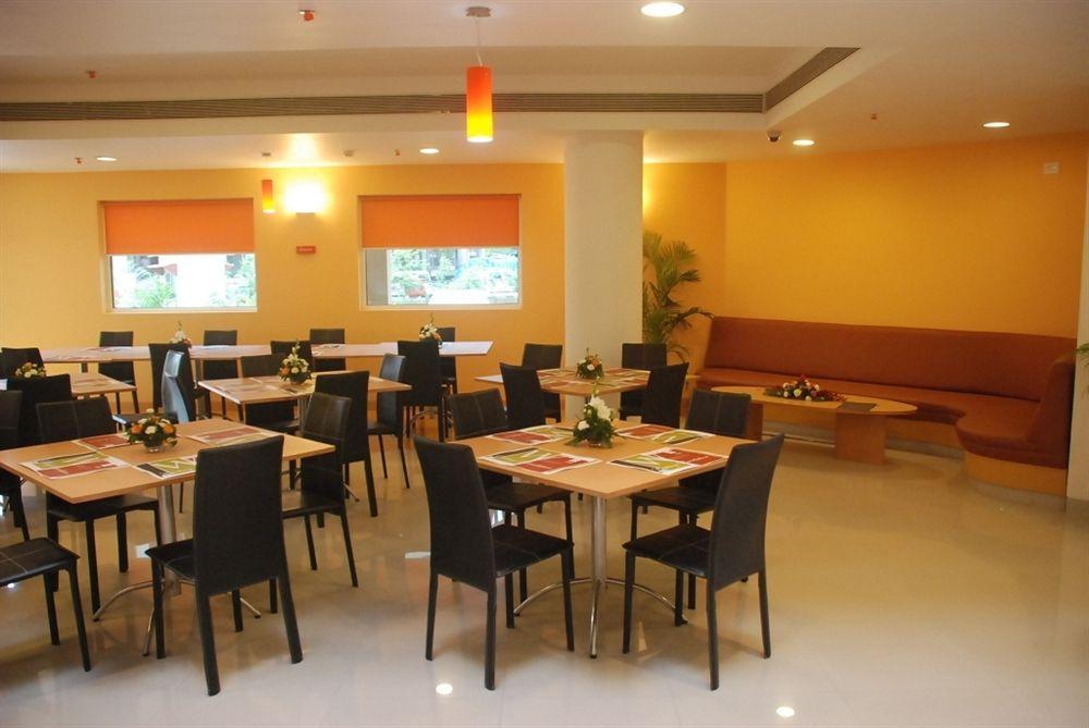 Red Fox Hotel, Chandigarh Exterior photo