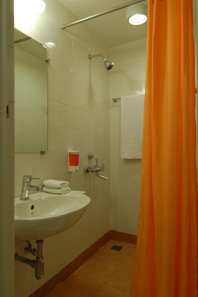 Red Fox Hotel, Chandigarh Exterior photo