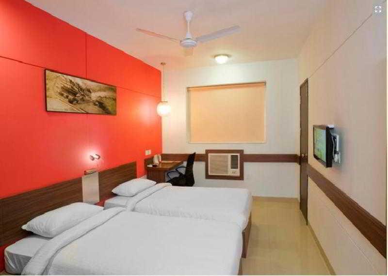 Red Fox Hotel, Chandigarh Exterior photo