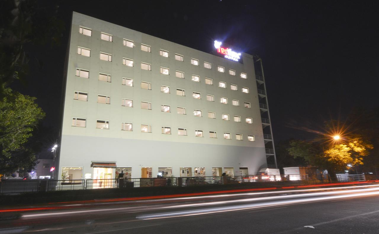 Red Fox Hotel, Chandigarh Exterior photo